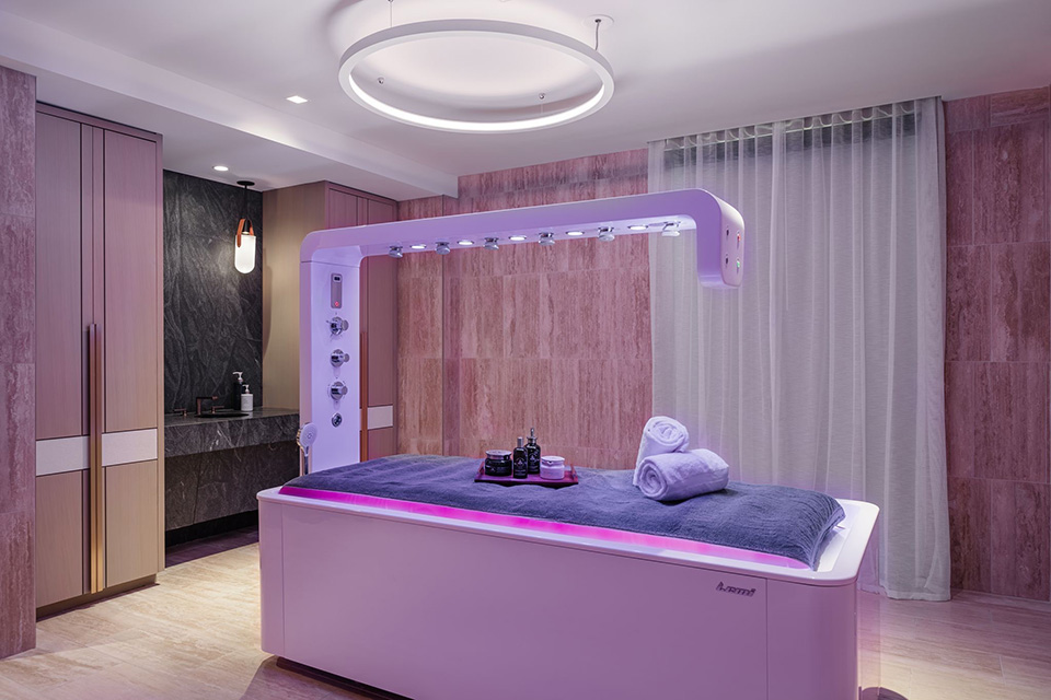 Canyon-Ranch-Wellness-Center-Vichy-Table