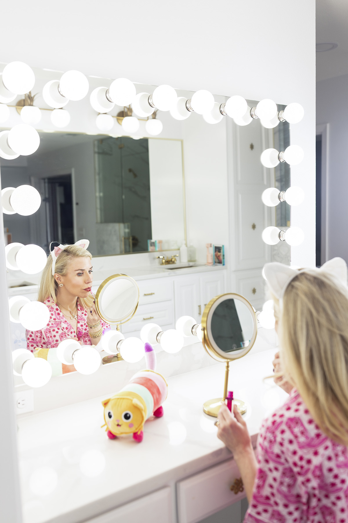 Sainty Nelsen in the mirror