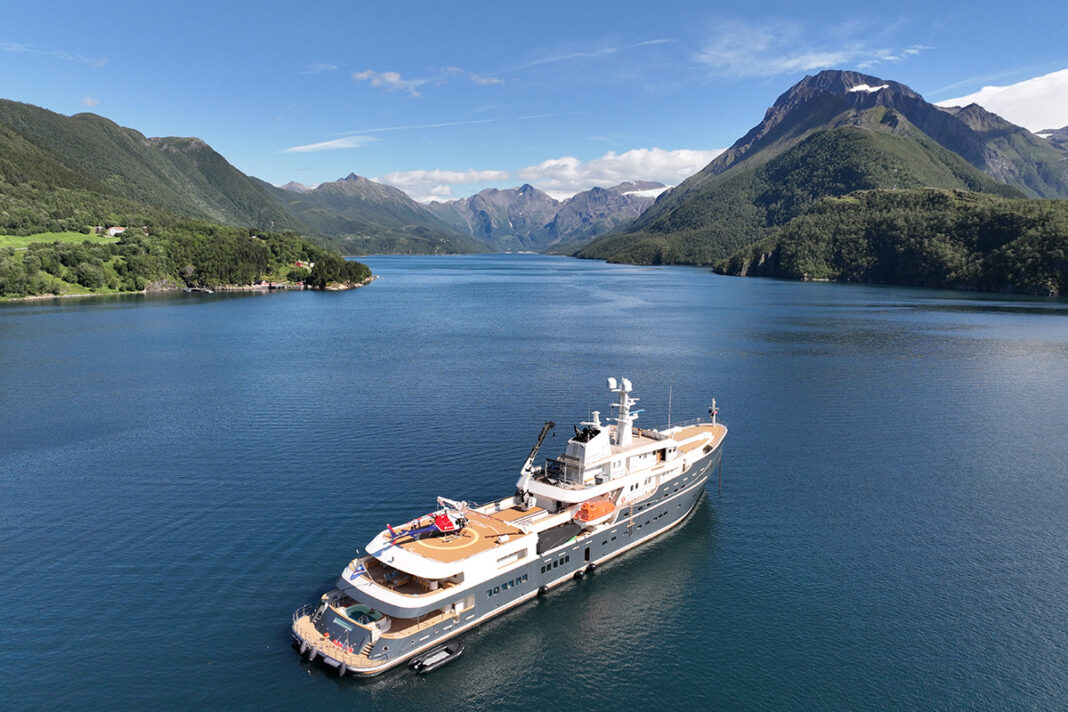 Aqua Lares expedition yacht